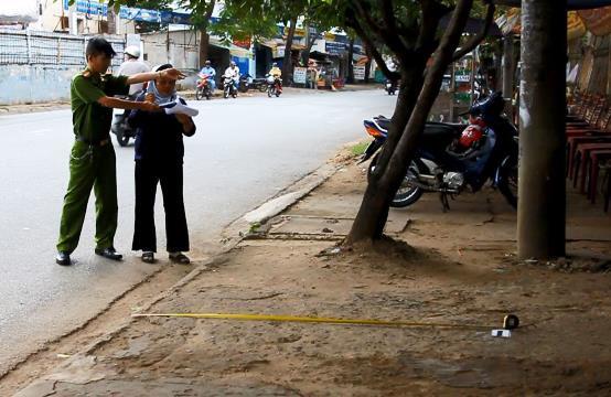 Ngồi uống cà phê, nam thanh niên bị đâm 5 nhát