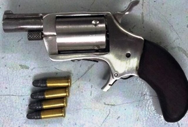 Thiếu nữ 17 tuổi  tiết lộ khẩu súng gây náo loạn vũ trường 