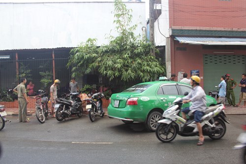 Ba người nhập viện cấp cứu vì tài xế taxi ngủ gục