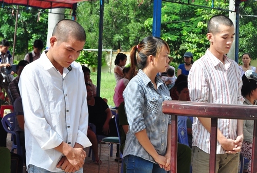Nhóm dùng súng giả cướp tiệm vàng chấn động Bình Dương lĩnh án