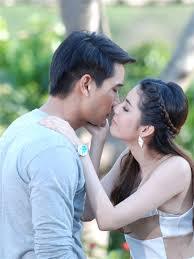 Chồng khóc đau đớn đòi ly hôn vì vẫn say đắm vợ cũ