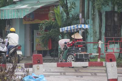 Nhẫn tâm cắt cổ vợ chưa cưới rồi lao vào tàu hỏa tự tử