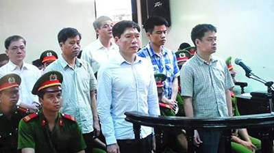 Phía sau công đường vụ xét xử Dương Tự Trọng 