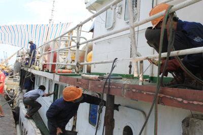 Trắng đêm “hồi sức” cho những “chiến mã” Hoàng Sa