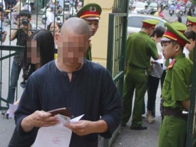 Bài 1: Thế giới “chìm” và bí ẩn mối quan hệ đại gia - vệ sỹ 