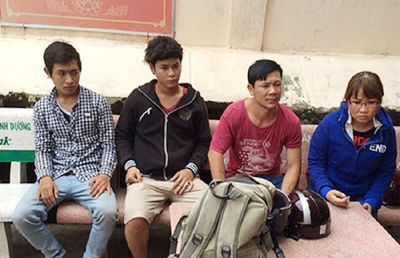 Mẹ theo đàn ông trốn nợ, con gái bị đánh đập, bắt cóc