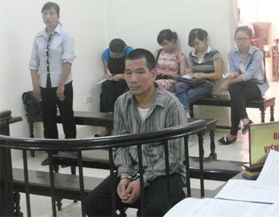 Nghịch tử truy sát mẹ vì nghĩ bị mẹ 