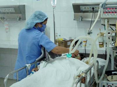 Mua thuốc diệt cỏ thách con uống, cha bị khởi tố