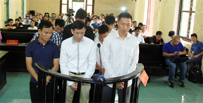 Dấu hỏi lớn phiên tòa xử cầu thủ Vissai Ninh Bình bán độ 