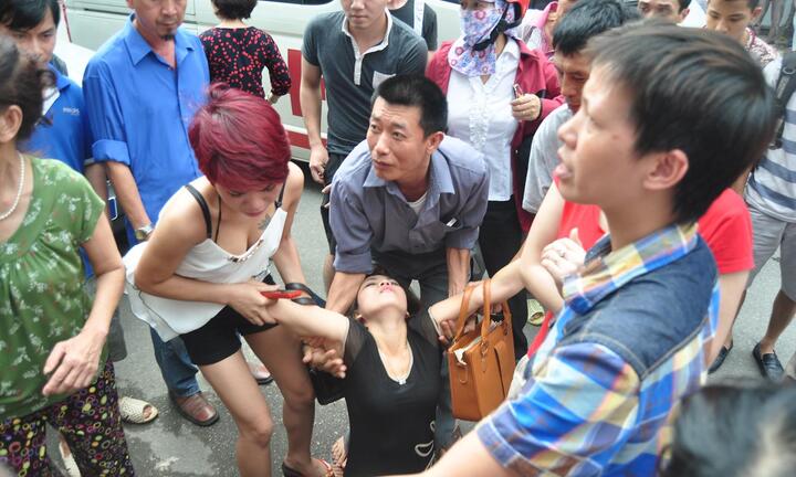 Vụ cháy quán karaoke: Nữ nhân viên thoát chết vì ... cãi nhau 