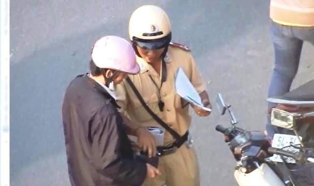 Giáng cấp 4 CSGT Hàng Xanh vụ 