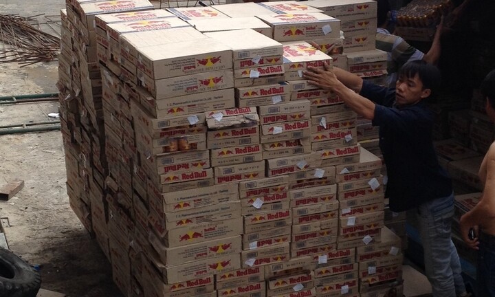 Bình Dương: Bắt giữ một lượng lớn nước tăng lực lậu