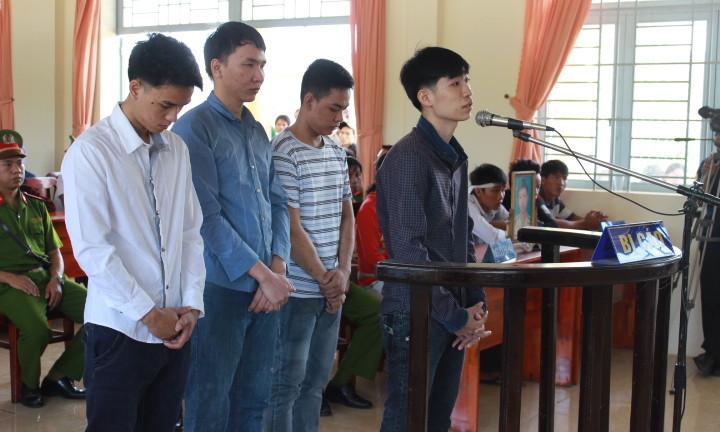 Đẫm nước mắt từ một phiên tòa