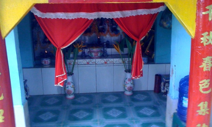 Ngôi miếu trăm năm tuổi thành điểm “cầu cơ”