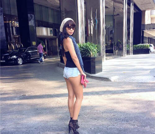 Street style sao Việt tuần qua: Hà Anh diện quần 5cm sexy dạo phố