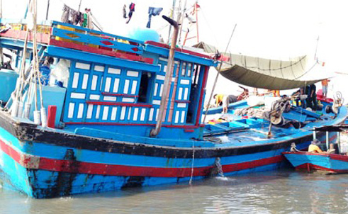 Vụ tàu cá va chạm sà lan: Đã tìm thấy thi thể thuyền trưởng 