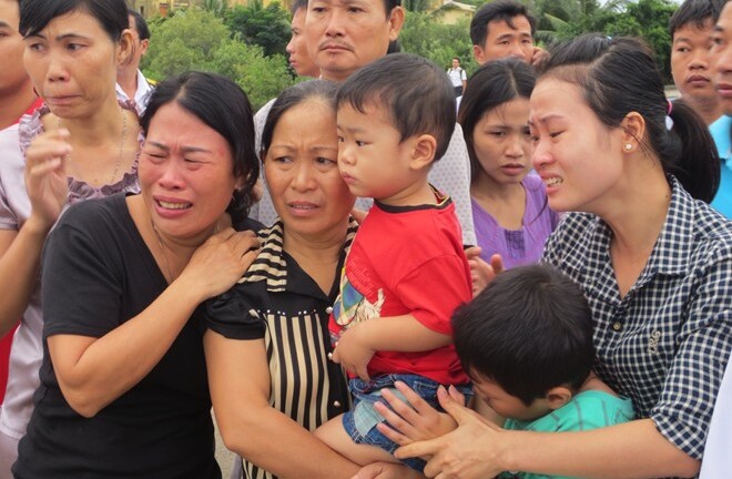 Nghẹn ngào lễ truy điệu chiến sĩ hi sinh tại nhà giàn DK1