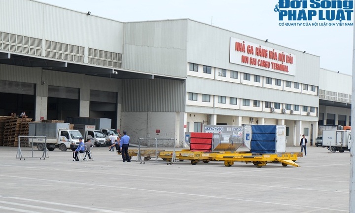 Thi thể 3 mẹ con người Việt chuẩn bị về đến sân bay Nội Bài