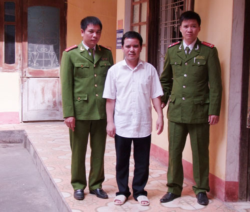 Bắt đối tượng giả danh cán bộ văn phòng Chính phủ đi lừa đảo