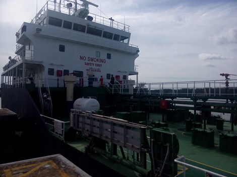 Tàu chở thuyền viên bị cướp biển bắn chết đã cập cảng về nước