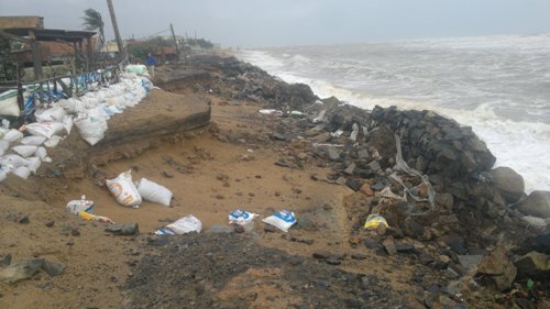 Phú Yên: Sợ triều cường cao 4m