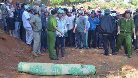 Thi thể cô gái trẻ nổi trên hồ sau khi đi đám ăn hỏi bạn