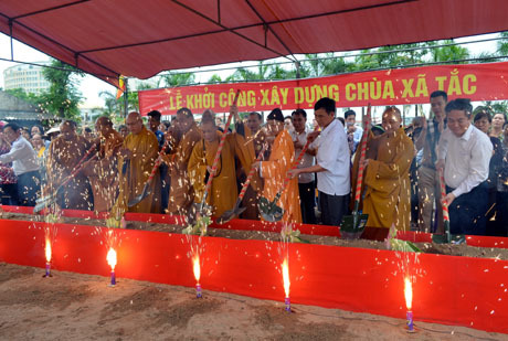 Khởi công xây dựng 