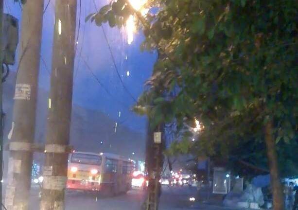 Hà Nội: Cháy cáp viễn thông, người dân hoảng loạn