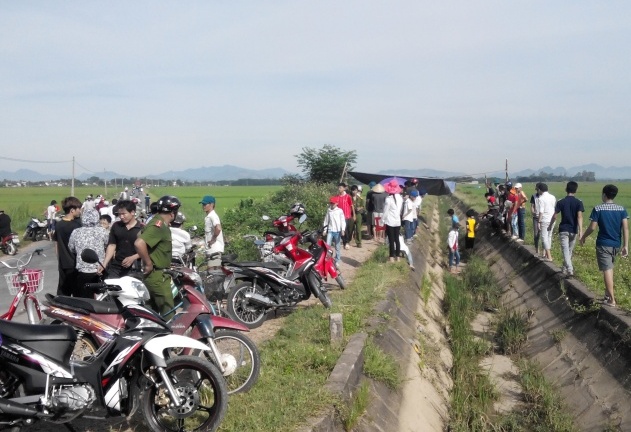 Thanh Hóa: Phát hiện xác người đàn ông gục bên xe máy ven đường