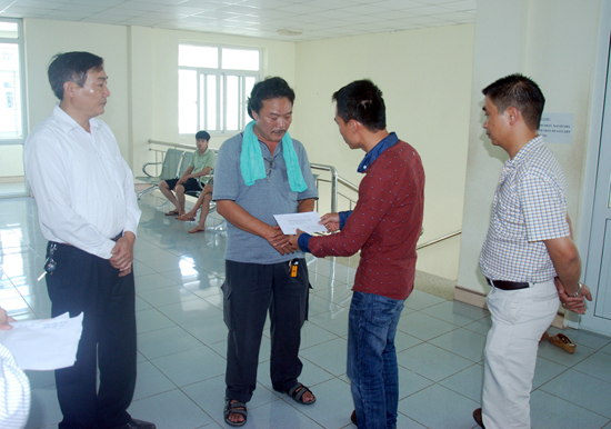 Hơn 810 triệu đồng ủng hộ các nạn nhân vụ xe khách lao xuống vực