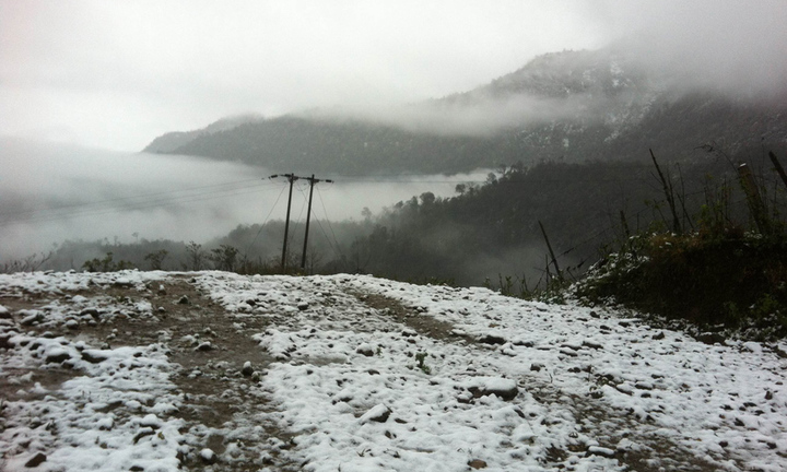 Hôm nay, mưa tuyết phủ trắng núi rừng Sa Pa