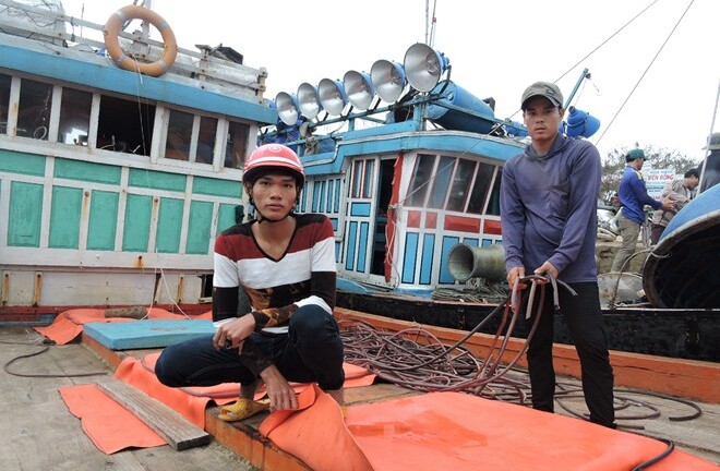 3 tàu cá Việt Nam bị tàu Trung Quốc đập phá, cướp tài sản