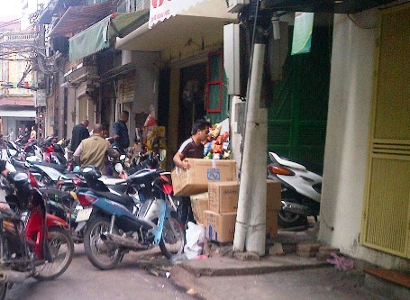 Vụ nổ phá hỏng chiếc xe CRV ở Thủ đô: Bí hiểm kẻ đặt mìn