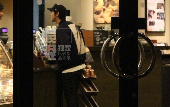 Luhan lần đầu xuất hiện sau khi rời EXO