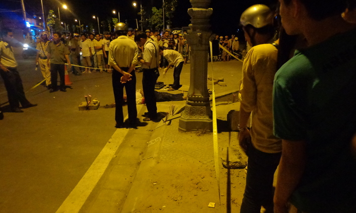 Xe máy tự gây tai nạn, 1 người chết