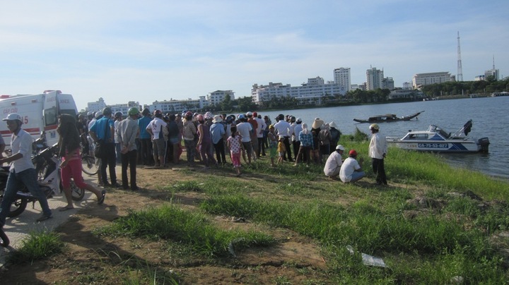 Huế: Dự tiệc trên thuyền rồng, rơi xuống sông Hương chết đuối