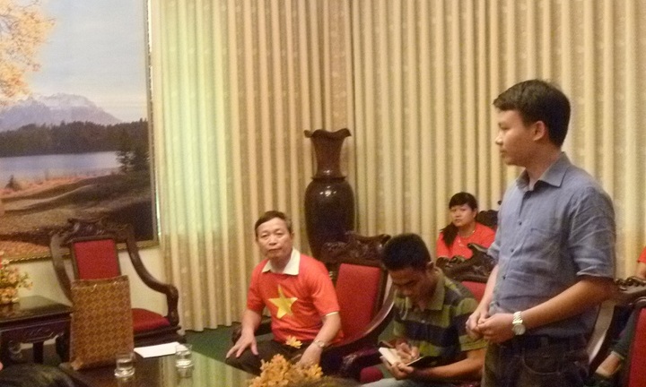 Báo ĐSPL thăm 2 chiến sĩ bị thương trong vụ rơi máy bay