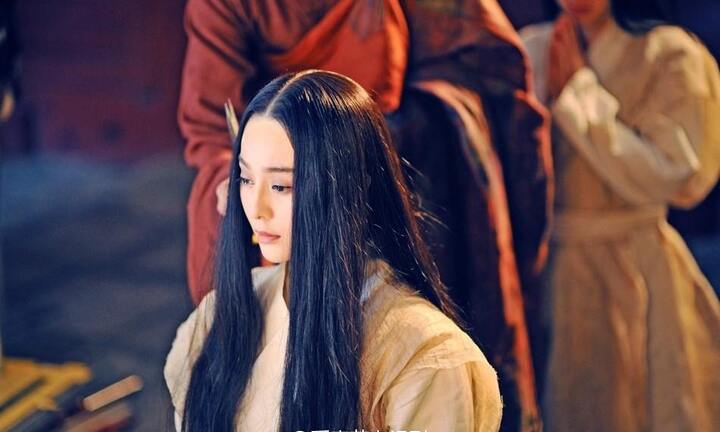 Phạm Băng Băng xuống tóc làm Võ Tắc Thiên đi tu vẫn đẹp mê hồn