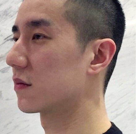 Thành Long đích thân cắt tóc giúp con trai vừa ra tù