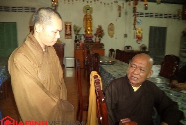 Sư thầy bị đình chỉ vì tung ảnh “nhạy cảm” viết tâm thư sám hối