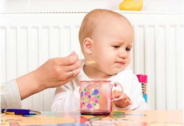 Trẻ sơ sinh biếng ăn phải làm sao?