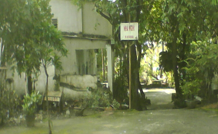 Ép vợ vào nhà nghỉ 