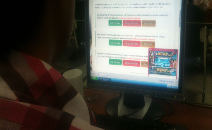 Chủ tịch xã nghỉ hưu đánh bạc online cho... khuây khỏa tuổi già