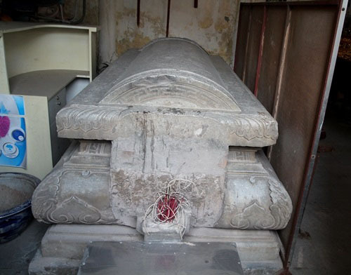 Khu phố Cổ Mộ: Giải mã “bệnh lạ” của những kẻ canh mộ “vô danh”