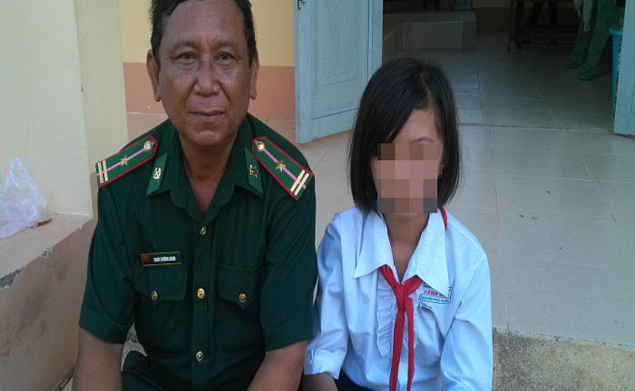 Chuyện cảm động về người lính BP và cô con gái nuôi nhiễm