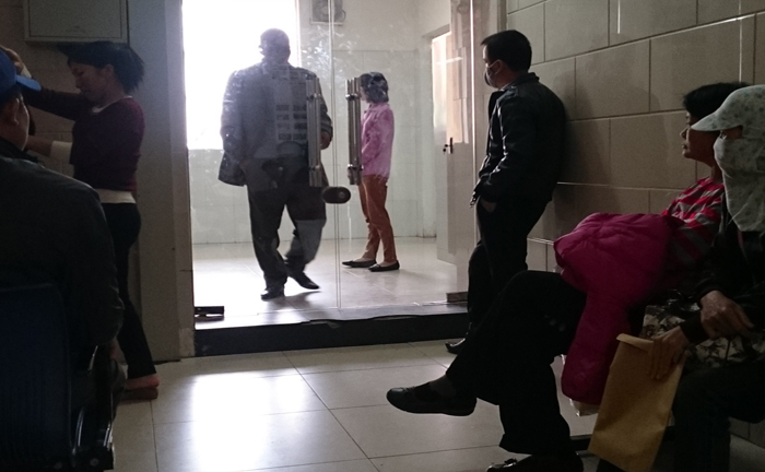 Bệnh viện Bạch Mai, Hà Nội: “Hạ giá”... xuống còn 2 triệu đồng