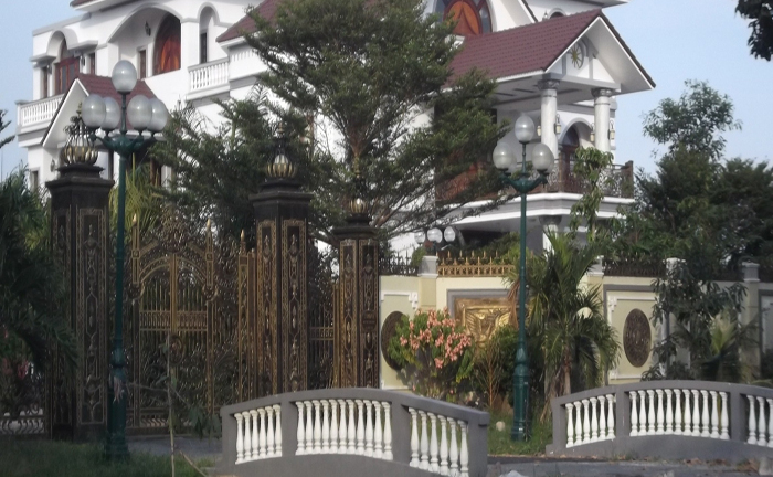 Nghịch cảnh quanh “dinh thự tiền tỉ” của ông Trần Văn Truyền