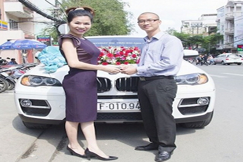 Nữ đại gia Việt thưởng ôtô gần 4 tỷ cho nhân viên