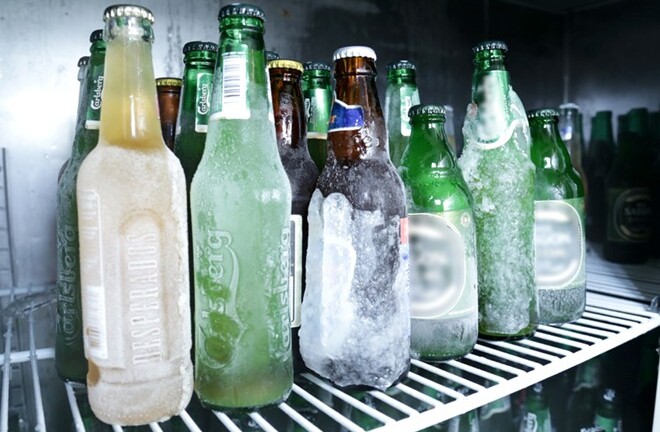 Bia tuyết 50.000 đồng/chai thu hút dân nhậu Sài Gòn