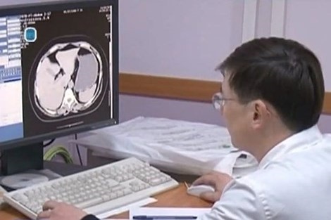 Án nước ngoài: Bác sỹ để quên kéo trong bụng bệnh nhân 12 năm